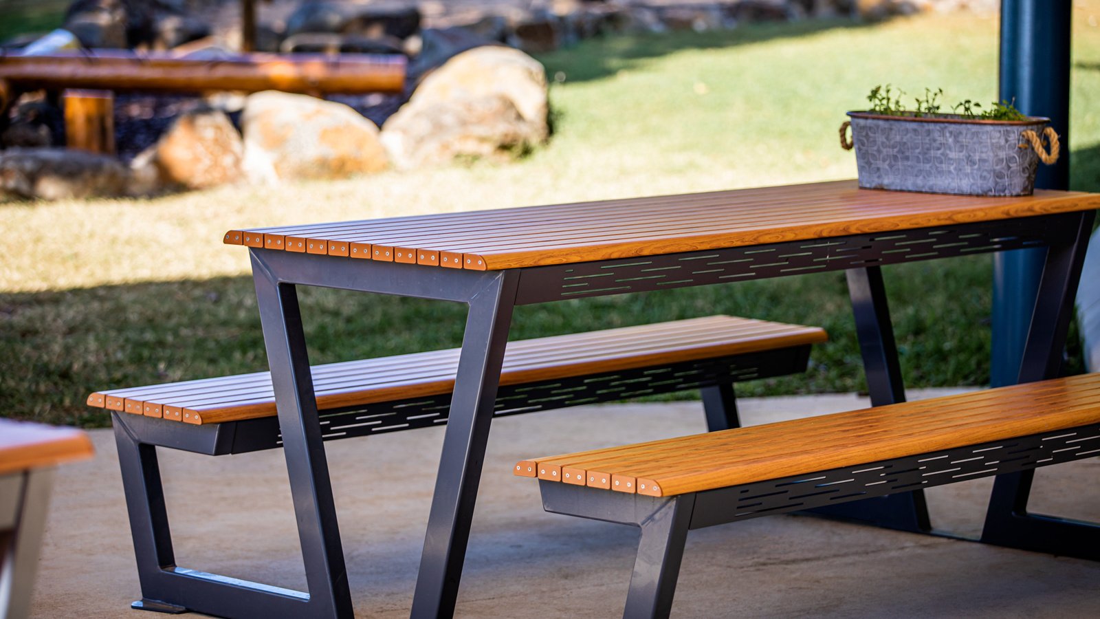 PI Streetstyle Table Setting 004